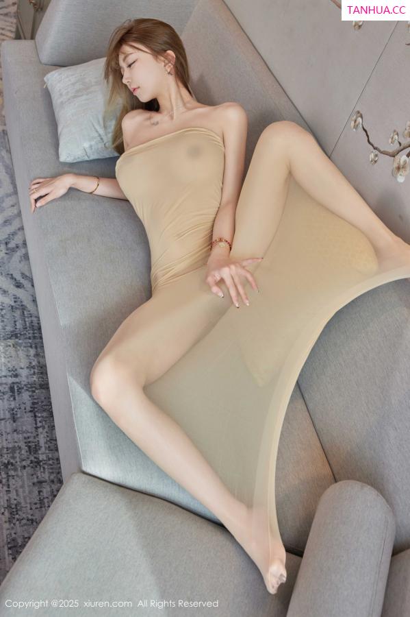   [XiuRen]高清写真图 2025.02.07 No.9848 Zoe柚柚 丝袜美臀第33张图片